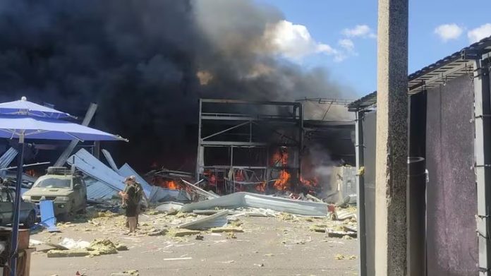 Rusia bombardeó un supermercado en Donetsk