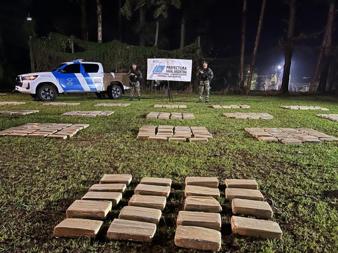 BOTE LOCO. PREFECTURA INCAUTÓ MAS DE 500 KILOS DE MARIHUANA EN MISIONES 2