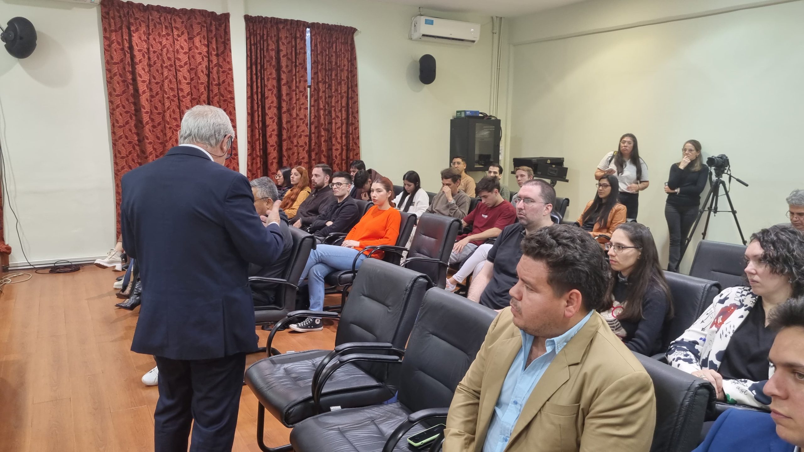 posgrado sobre prevención del lavado de activos en la UGD