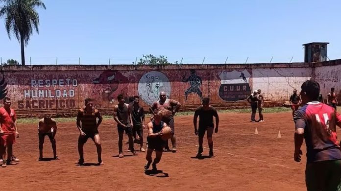 equipo de internos del penal de Eldorado