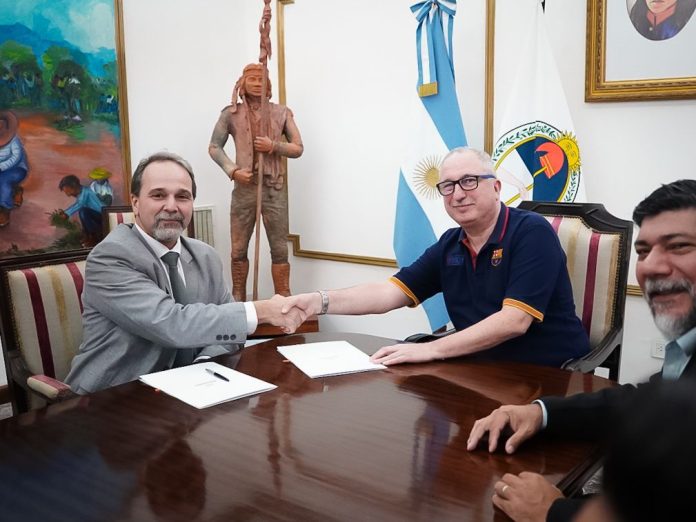 El gobernador Hugo Passalacqua firmó convenio con la OEI