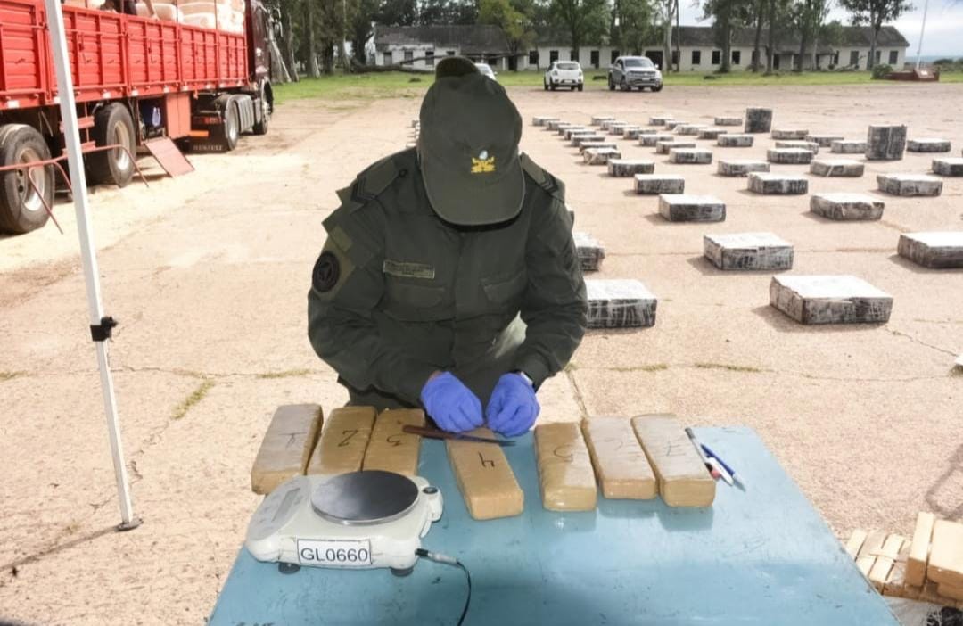 Cayó camión con marihuana