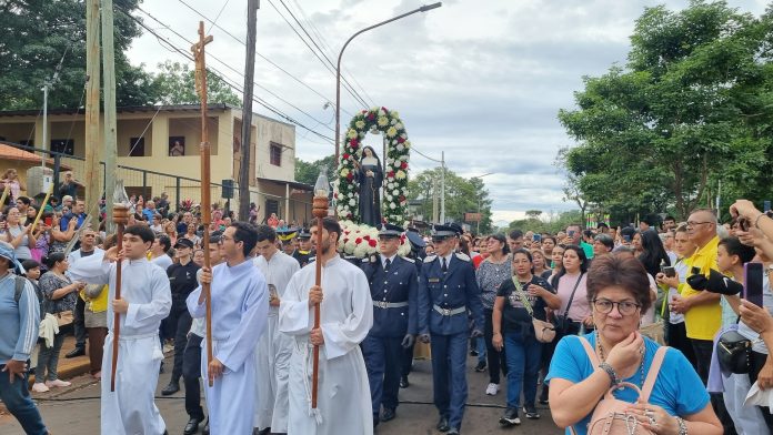 Miles de fieles honraron a Santa Rita en una emotiva procesión en Posadas