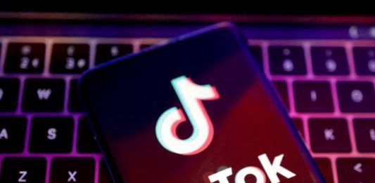 unión europea multó a tik tok