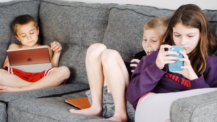 impacto de las pantallas en el lenguaje infantil