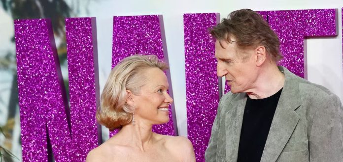 Liam Neeson y Pamela Anderson