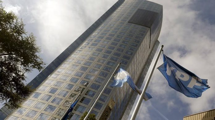 suspensión del fallo de YPF