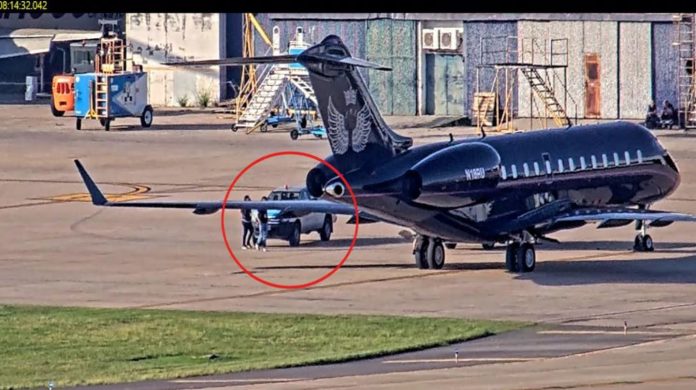 el-momento-del-aterrizaje-del-jet-privado-foto-tn-WKRRET5IWRBY5GKEABESWSLEJA valijas que ingresaron al país sin control