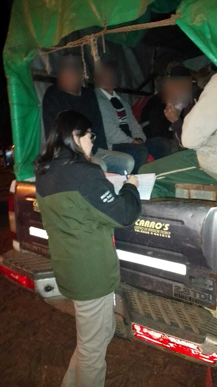 En la madrugada de este martes, el Ministerio de Trabajo y Empleo de la provincia, en conjunto con la Policía de Misiones, llevó adelante un nuevo operativo de fiscalización del transporte de trabajadores rurales en la colectora de la Ruta Nacional N.º 14, a la altura del kilómetro 938, en la localidad de Salto Encantado.