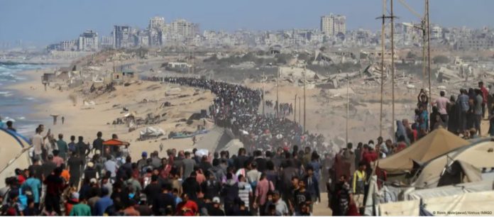 palestinos regresan a Gaza