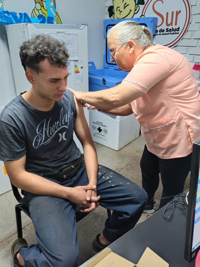vacunación contra el dengue