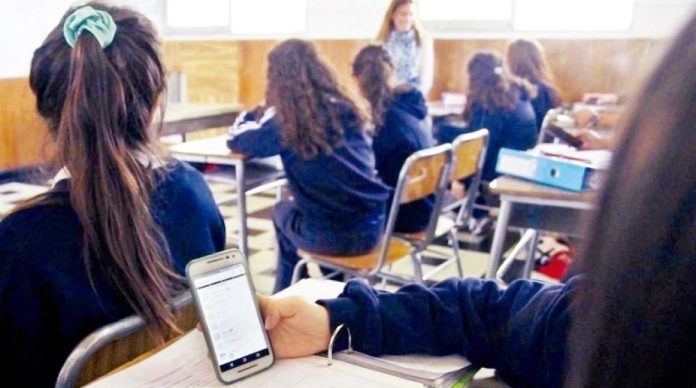 dispositivos digitales en clases