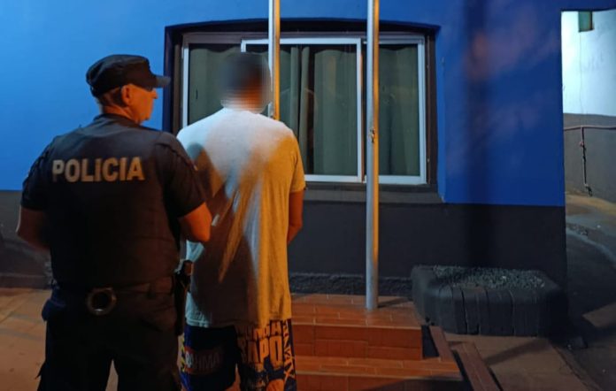 Detuvieron a un hombre acusado de abusar de su hija de 14 años en Guaraní acusado de abusar de su hija