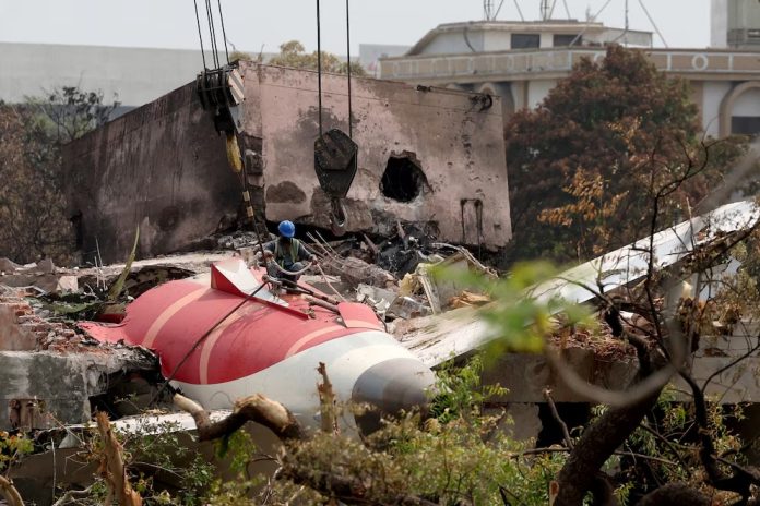 único sobreviviente del accidente del avión que se estrelló en la India