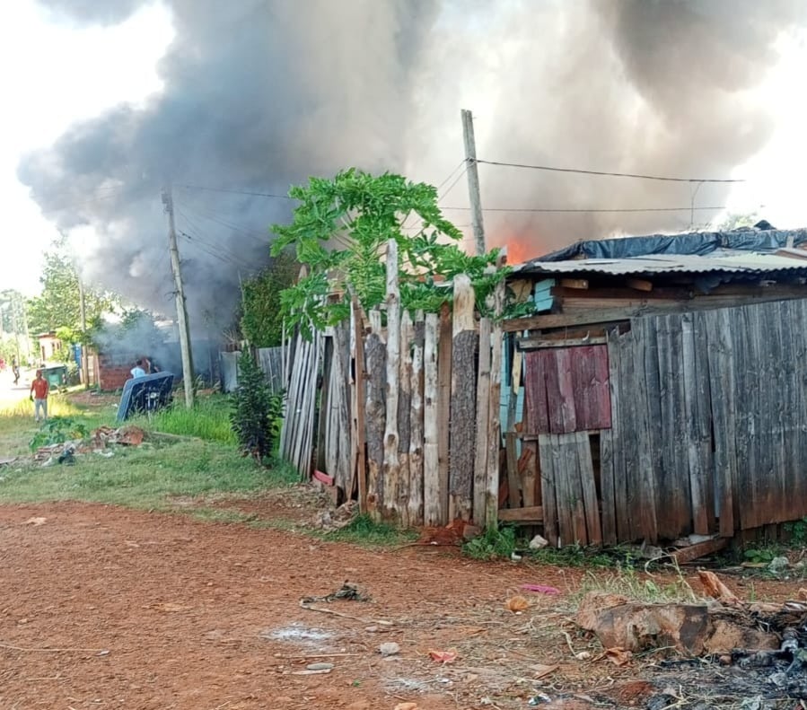 incendio en el barrio Los Oleritos de Posadas
