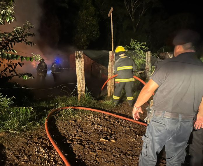 Incendio en Caá yarí Incendio de vivienda en Caá Yarí