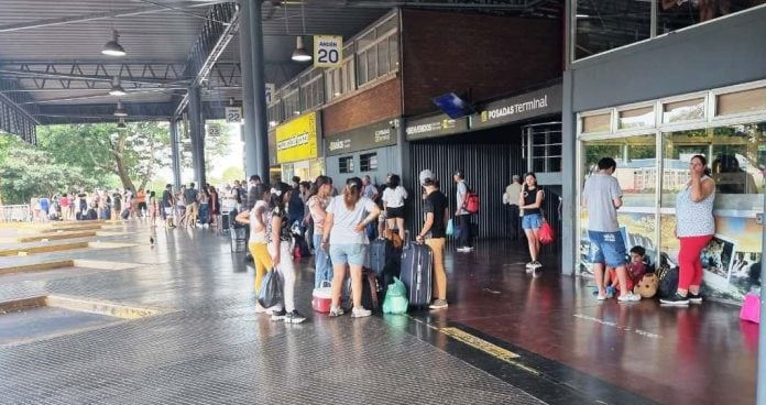 Intenso movimiento en la Terminal de Posadas