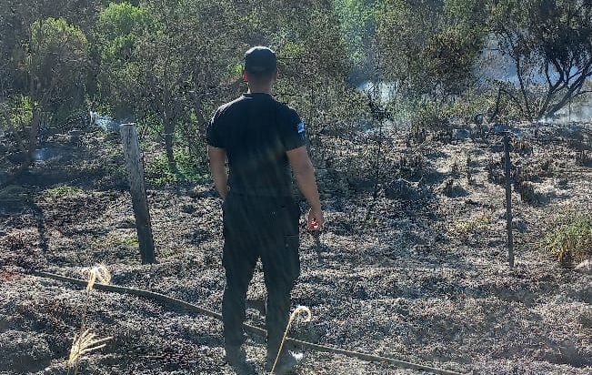 Policia en un incendio