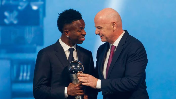 Gianni Infantino e Vinicius Junior (2)
