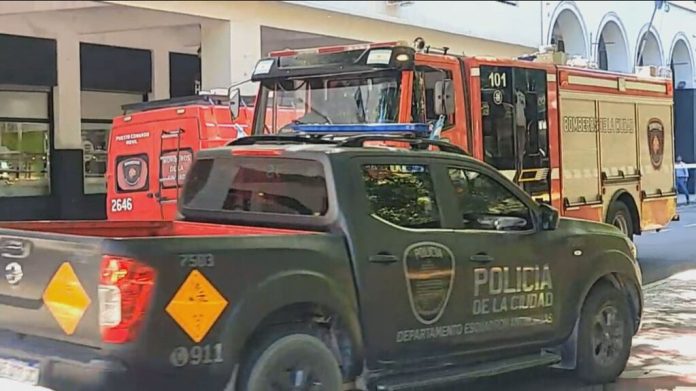 explosión de un paquete bomba explosión de un paquete bomba