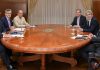 Caputo se reunió con la conducción de la Unión Industrial Argentina
