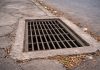 hombre ciego de 80 años cayó a una boca de tormenta