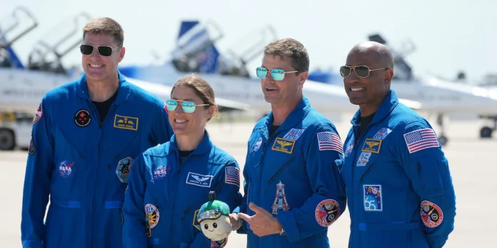 regreso a la órbita lunar