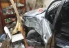Chocó la camioneta contra una casa para matar a su esposa