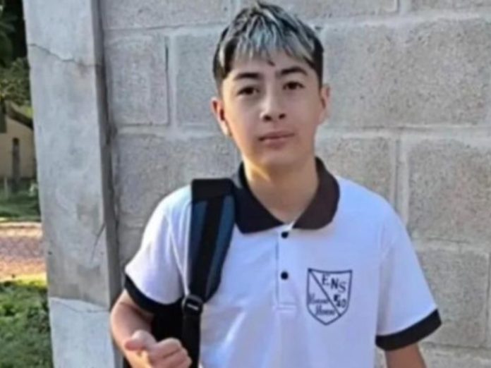 asesinado por un compañero en una escuela