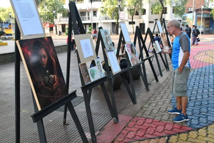 Eldorado realizó una muestra de Arte Itinerante por el Día del Libro2 Eldorado realizó una muestra de Arte Itinerante por el Día del Libro