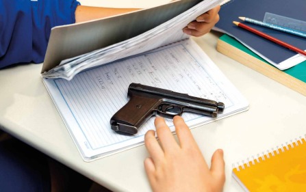 arma dentro de cuaderno onu