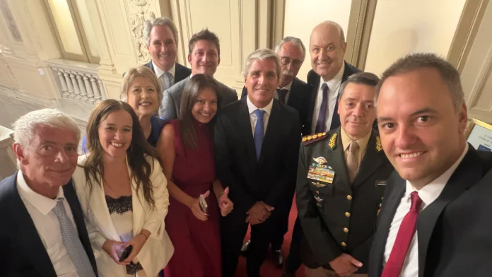 Ministros y secretarios de Milei duplicaron su sueldo
