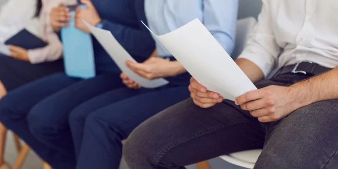 empleo 4 de cada 10 trabajadores busca un segundo empleo