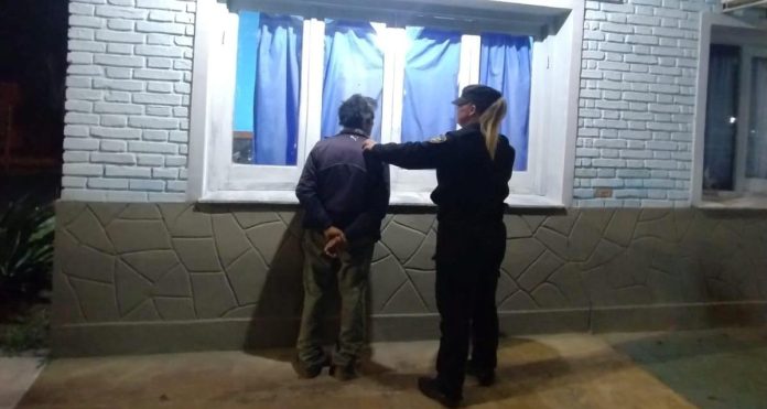 Alcoholizado terminó detenido tras agredir a policías en Cerro Corá