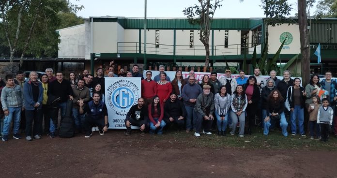 Eldorado frente a la Facultad de Ciencias Forestales en defensa de la universidad pública