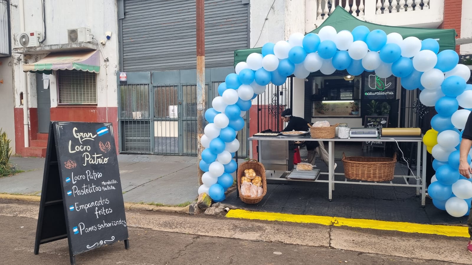 locro, empanadas y pastelitos