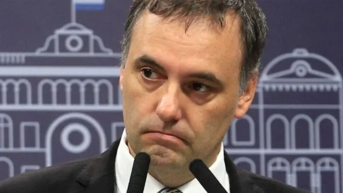 Denuncian a Manuel Adorni