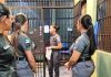 Penitenciarios custodian a detenidos en comisarías