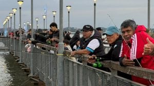 Posadas | El muelle del cuarto tramo se llenó de pescadores en una nueva edición de “Pesca si te dejan” imagen-6