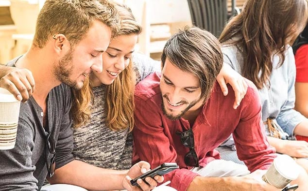 Jovenes y medios