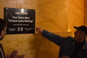 Con la presencia del gobernador Hugo Passalacqua, Alem inauguró el Cine Teatro Enrique Carlos Mecking y disfrutó del triunfo de Argentina a sala colmada imagen-6