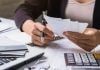 Qué es el sobreendeudamiento inducido, la trampa del sistema financiero que asfixia a las personas vulnerables