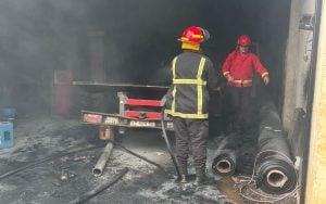 Un incendio provocó daños materiales en un depósito de Posadas y un hombre resultó afectado por inhalación de humo imagen-6
