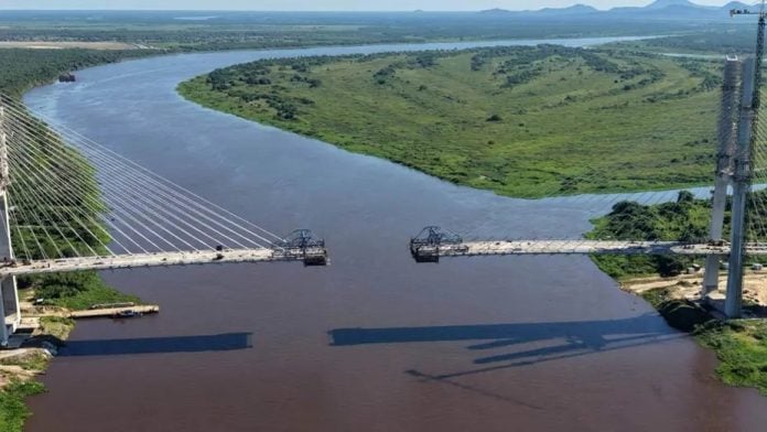 puente binacional de Brasil y Paraguay (2)