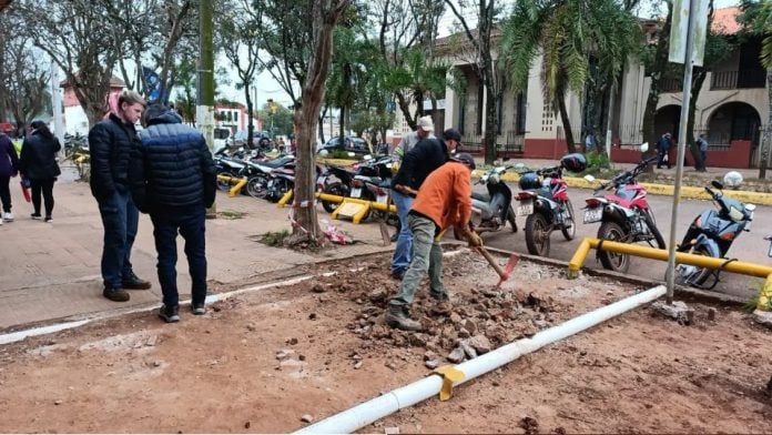 Avanzan las obras de veredas en avenida Córdoba y calle Martín Fierro para mejorar la seguridad peatonal en Eldorado (2) Eldorado avanza con nuevas veredas para mejorar la seguridad