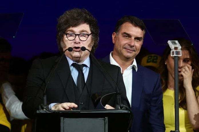 https://static.misionesonline.news/wp-content/uploads/2026/07/Brasil-Javier-Milei-apoyo-la-candidatura-de-Flavio-Bolsonaro-3-696x464.jpeg