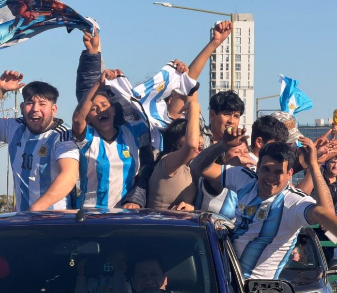 Caravana Argentina en la Costanera (7)