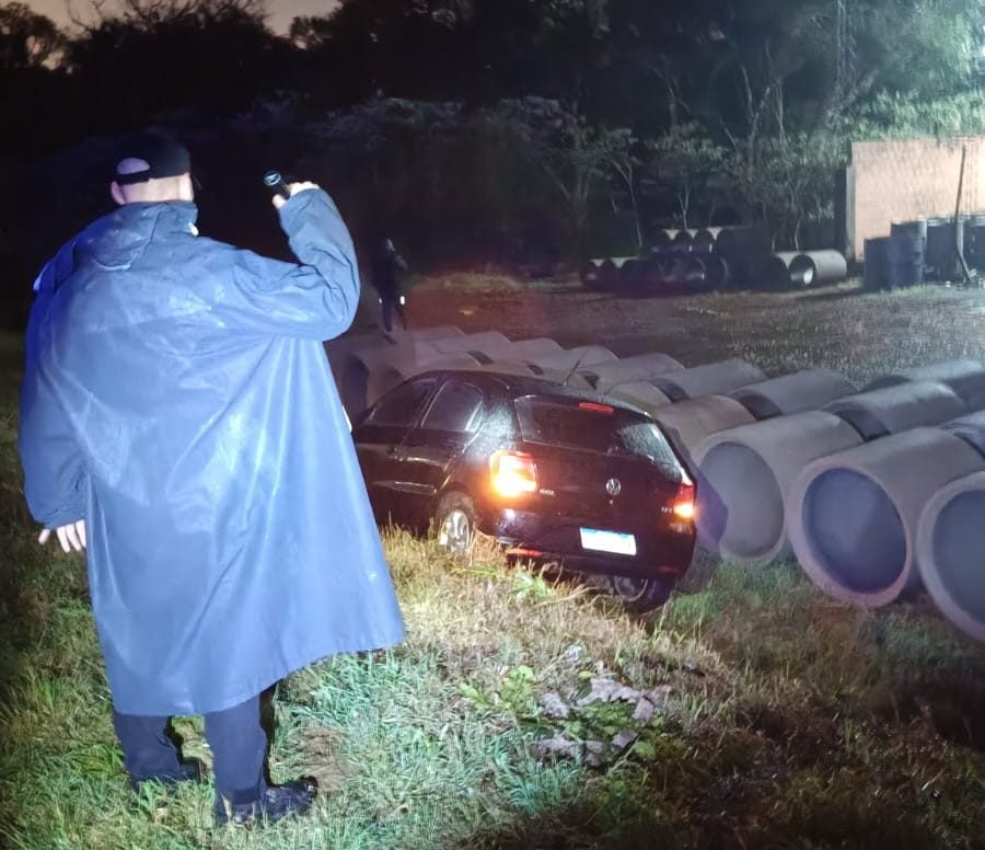 Familia volcó en Ruta 13 tras chocar contra raído de yerba 