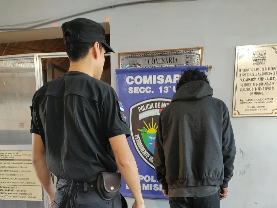 Policía de franco escuchó un pedido de auxilio, frustró un asalto a mano armada y redujo al delincuente en Posadas - MisionesOnline