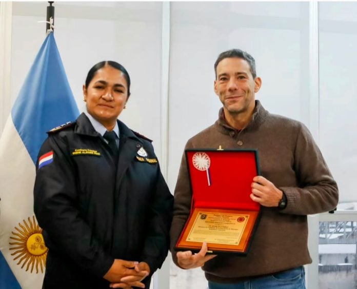 Distinción a Policía misionera